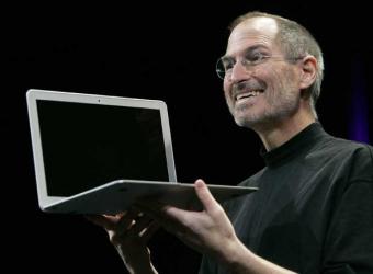 steve_jobs_presentacion_macbook_air1